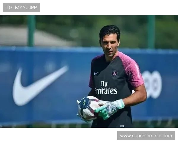 退役后腰足球明星的传奇人生与绿茵场外的精彩故事