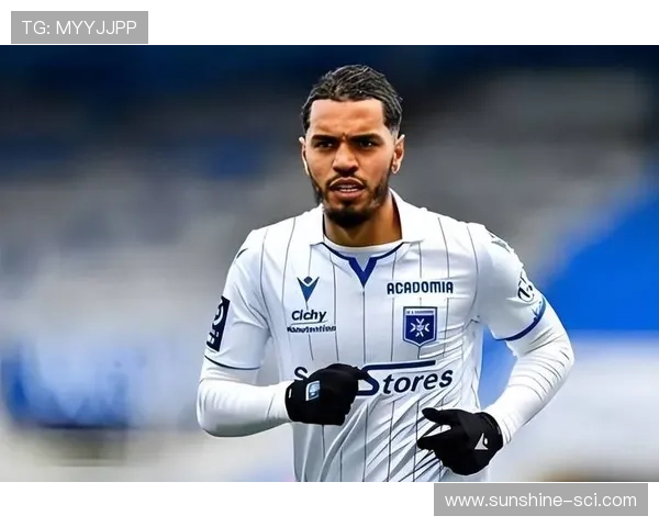 足球明星的帅气儿子名字揭晓引发粉丝热议与关注 足球明星的帅气儿子名字揭晓引发粉丝热议与关注