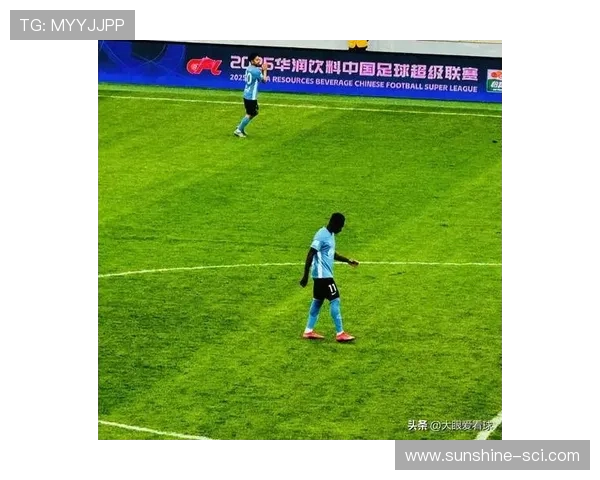 足球明星即将抵达北京进行高强度训练活动引发球迷热切期待